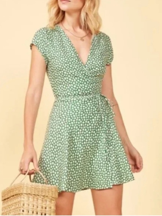 Reformation Dresses & Skirts - Reformation Green Floral Polka Dot Wrap Dress